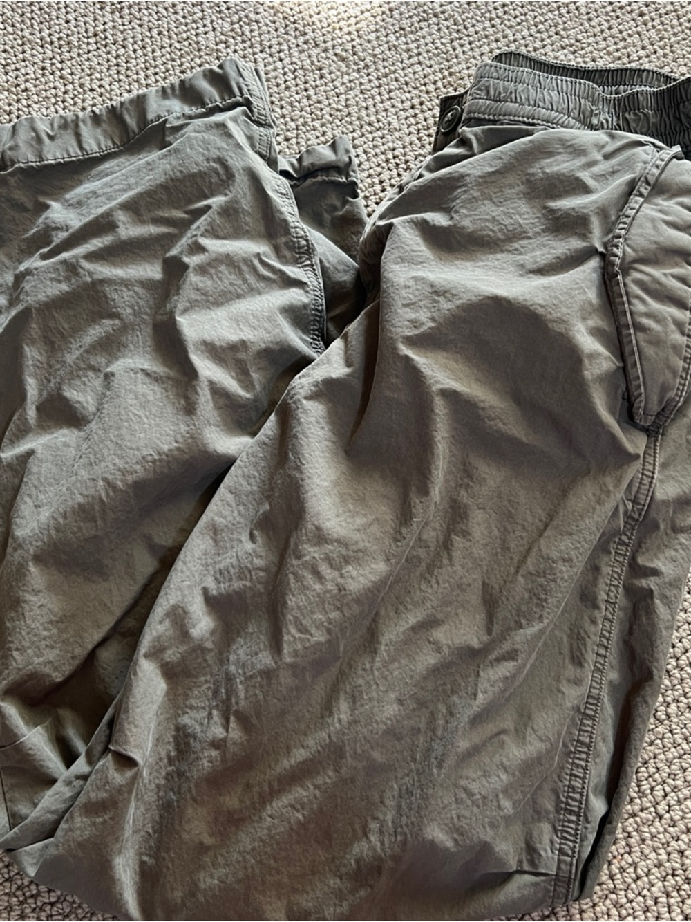 Uniqlo Men’s parachute pants-small
